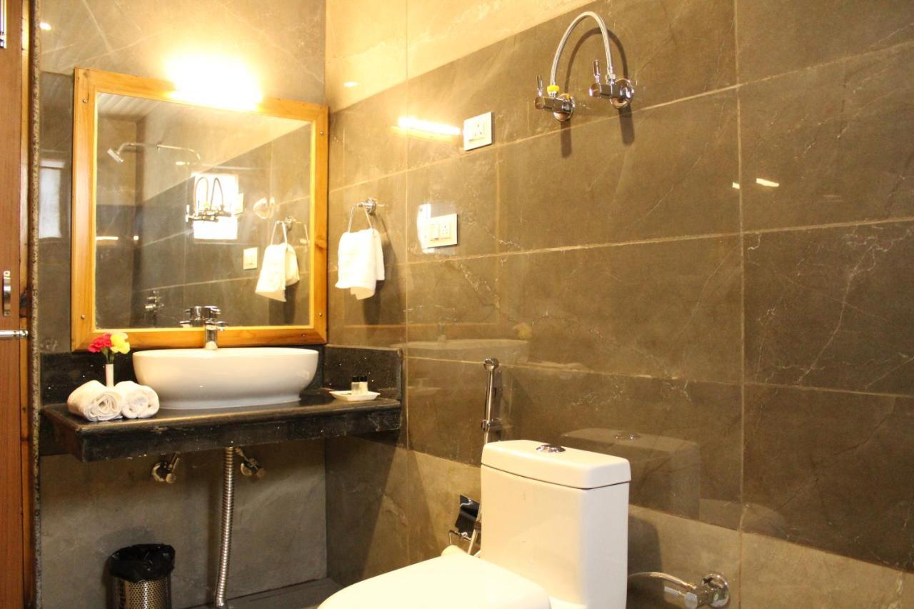 Vaibhav Regency Hotel มะนาลี ภายนอก รูปภาพ