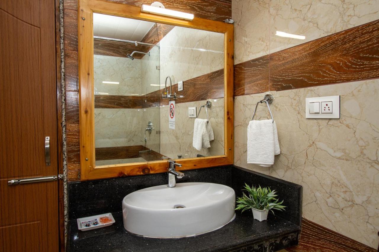 Vaibhav Regency Hotel มะนาลี ภายนอก รูปภาพ