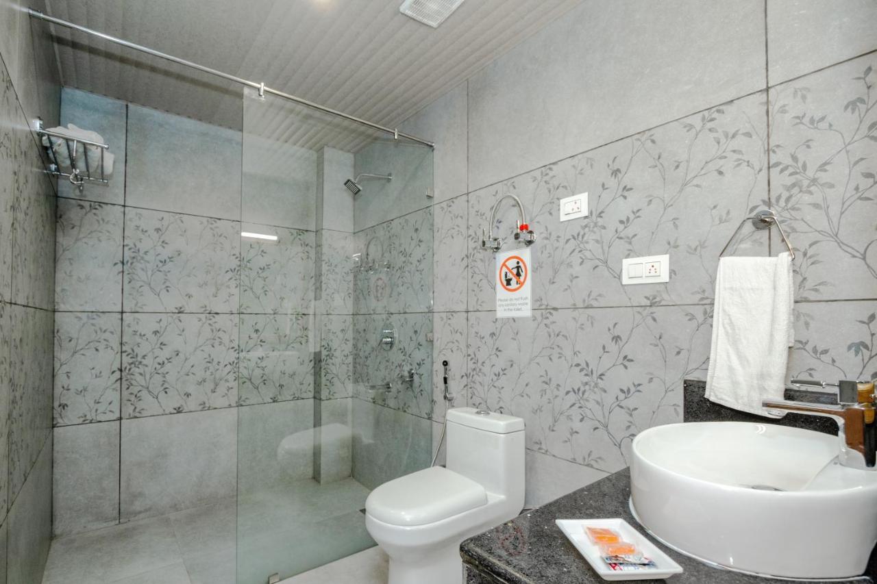 Vaibhav Regency Hotel มะนาลี ภายนอก รูปภาพ
